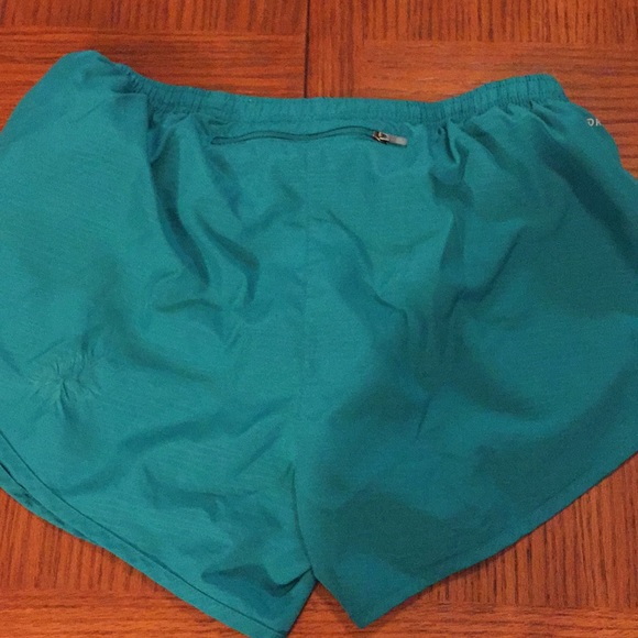 Like new Nike Tempo modern embossed shorts - Picture 2 of 5